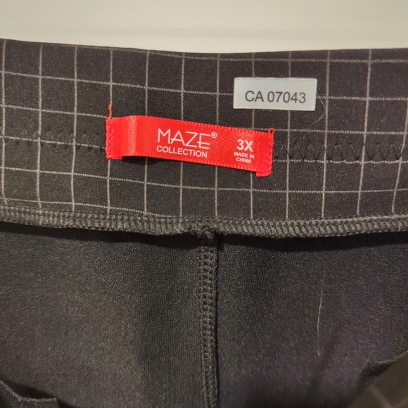 Maze Black Plaid Pull On Structured Dress Pants Trousers Plus Size 3X - Picture 5 of 5